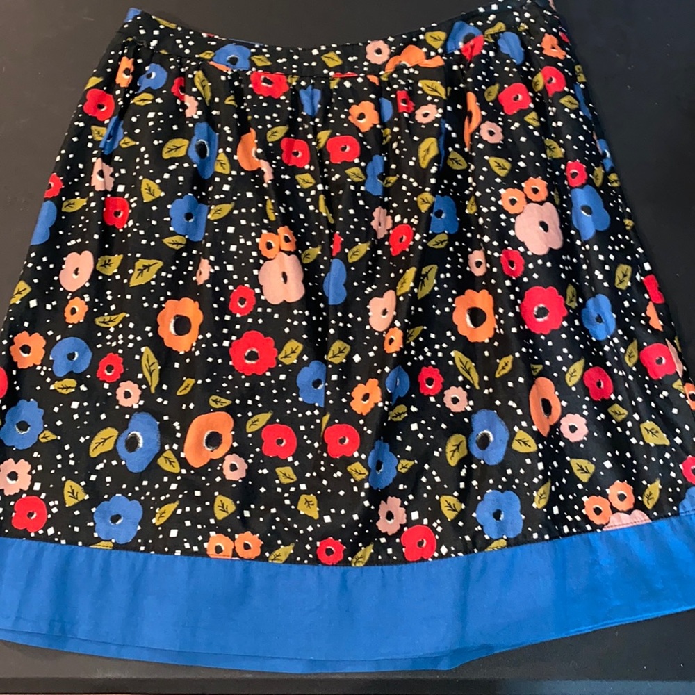 MIDI skirt in a bold floral print